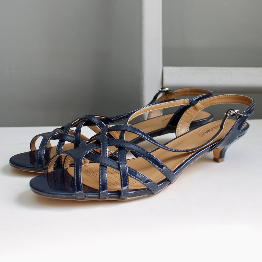 Comfortview The Karson Sling Navy Patent Leather Open-Toe Kitten Heels Size 12 W